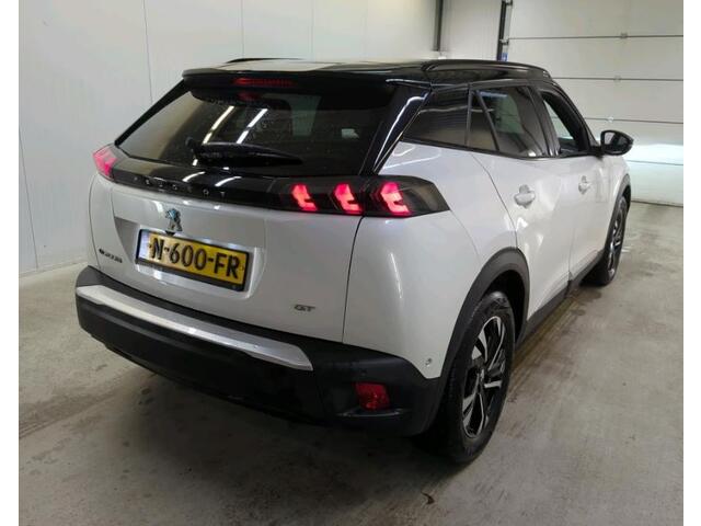 Peugeot e-2008 GT 100KW / 50 kWh / Panoramadak / Navigatie / Pdc.+Camera / Airco-ecc./ 100% Elektrisch, 100% Stijlvol