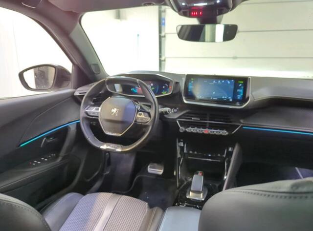 Peugeot e-2008 GT 100KW / 50 kWh / Panoramadak / Navigatie / Pdc.+Camera / Airco-ecc./ 100% Elektrisch, 100% Stijlvol
