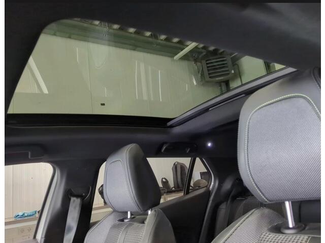 Peugeot e-2008 GT 100KW / 50 kWh / Panoramadak / Navigatie / Pdc.+Camera / Airco-ecc./ 100% Elektrisch, 100% Stijlvol
