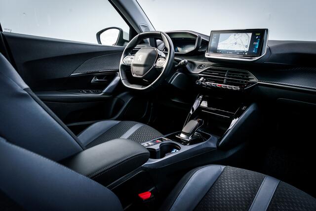 Peugeot e-2008 EV Allure 50 kWh | Automaat | Navigatie | Clima | PDC | 1 e Eign | | 3D-I-Cockpit | Keyless entry | Cruise | Camera |