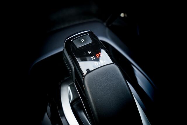 Peugeot e-2008 EV Allure 50 kWh | Automaat | Navigatie | Clima | PDC | 1 e Eign | | 3D-I-Cockpit | Keyless entry | Cruise | Camera |