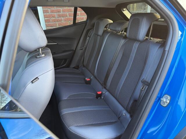 Peugeot e-2008 EV Allure 50 kWh GROOT.NAVI / HALF.LEER / CAMERA / 17 INCH LMV /