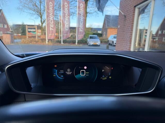 Peugeot e-2008 EV Allure 50 kWh GROOT.NAVI / HALF.LEER / CAMERA / 17 INCH LMV /