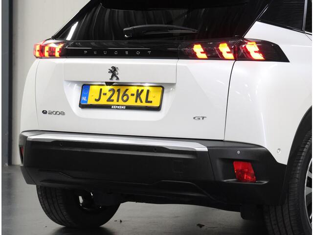 Peugeot e-2008 GT 50kWh 136PK | 1ste eigenaar | 3 FASE | Alcantara/LEER | AppleCarplay/Android Auto | StoelVerwarming | 18"LMV | Dodehoekdetectie | Camera | LED lampen | Keyless | Adaptive Cruise Control | Climate Control | Camera | FULL LED | Two-Tone | Sfeerverlichtin