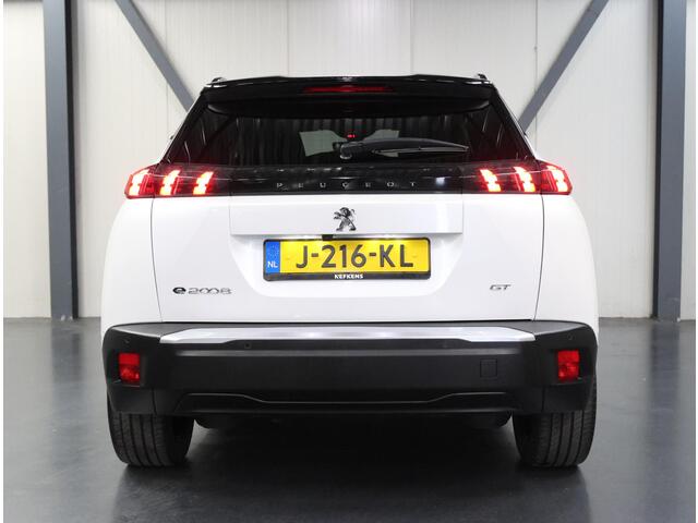 Peugeot e-2008 GT 50kWh 136PK | 1ste eigenaar | 3 FASE | Alcantara/LEER | AppleCarplay/Android Auto | StoelVerwarming | 18"LMV | Dodehoekdetectie | Camera | LED lampen | Keyless | Adaptive Cruise Control | Climate Control | Camera | FULL LED | Two-Tone | Sfeerverlichtin