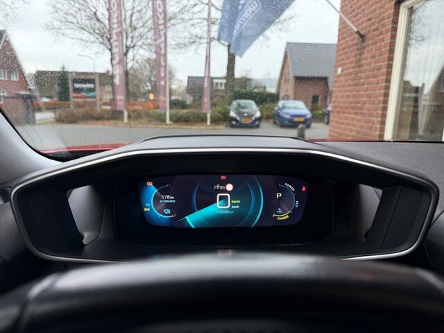 Peugeot e-2008 EV Allure 50 kWh STOELVERW+VOORRUITVERW. / CAMERA / HALF.LEER /