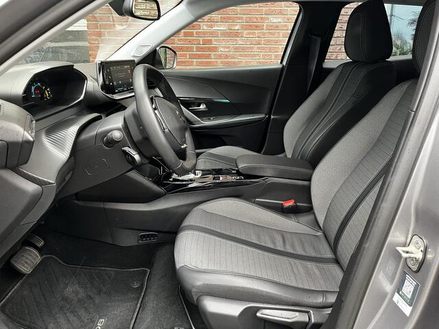 Peugeot e-2008 Allure 50kWh EV 136pk AUTOMAAT | STOELVERW. | NAVI | CAMERA | CLIMA | DAB+ | CRUISE CONTROL | EXTRA GETINTE ACHTERRUITEN