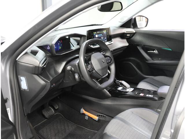 Peugeot e-2008 EV Allure Pack 50 kWh 136PK | 1ste eigenaar | 3/FASE | AppleCarplay/Android Auto | 17"LMV | Camera | AUTOMAAT | Keyless | Adaptive Cruise Control | Climate Control | FULL LED | Isofix | Privacy Glass |