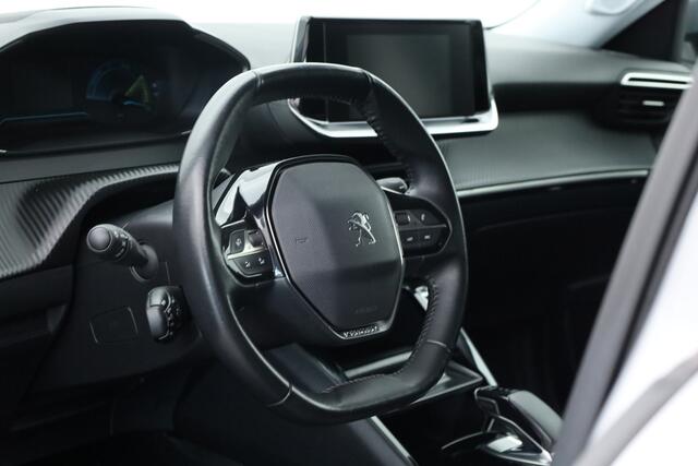 Peugeot e-2008 EV Allure Pack 50 kWh | Apple CarPlay & Android Auto | Clima | All Seasons | Cruise