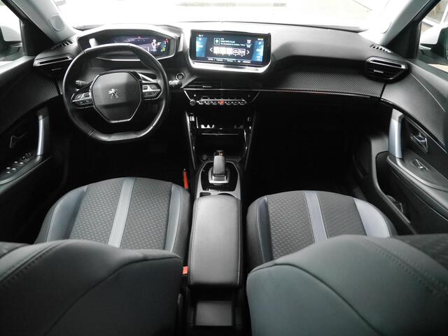 Peugeot e-2008 EV Allure 50 kWh | Adaptive cruise control | Navigatie | Achteruitrijcamera | Lichtmetalen velgen | 3 Fase | Extra getint glas | Keyless start | Stoelverwarming