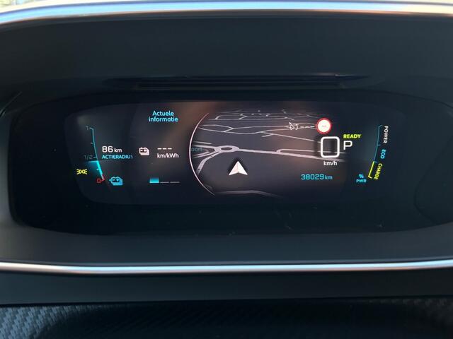 Peugeot e-2008 ALLURE PACK 50 KWH Laadvermogen 11kW
