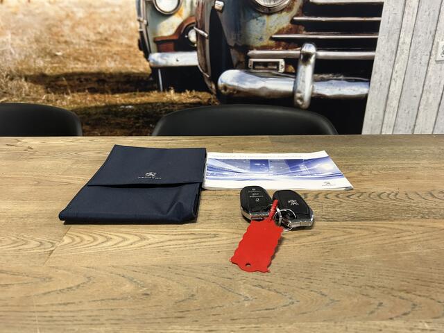 Peugeot e-2008 EV Allure 50 kWh 1e EIGENAAR METALLIC VIRTUAL COCKPIT ADAPT CRUISE CAMERA HALF LEER LED NAVI ECC