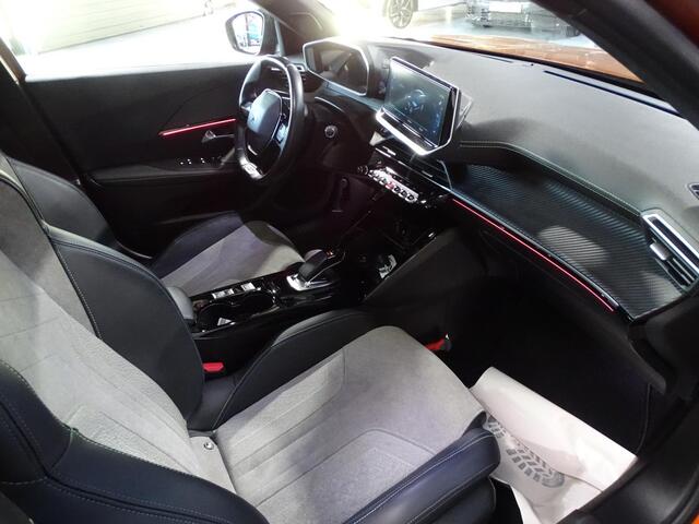 Peugeot e-2008 EV GT 50 kWh AUTOMAAT| PANORAMADAK| CAMERA| NAVIGATIE| MULTIMEDIA| AIRCO/ECC| CRUISECONTROL| PARKEERSENSOREN| DIMMENDE BINNENSPIEGEL