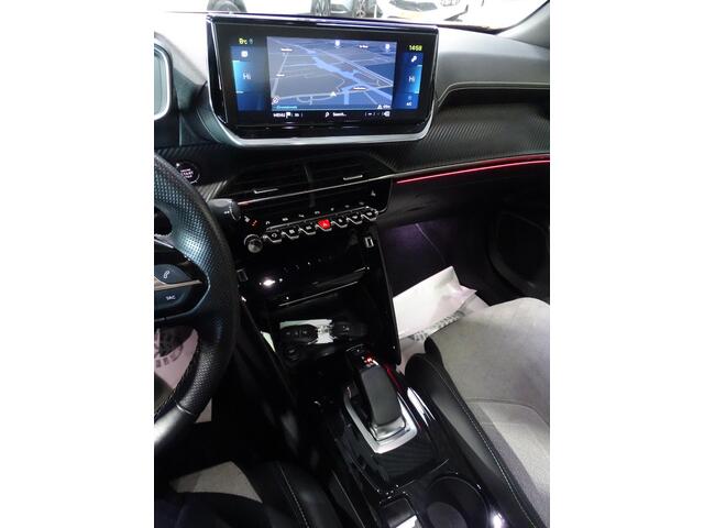 Peugeot e-2008 EV GT 50 kWh AUTOMAAT| PANORAMADAK| CAMERA| NAVIGATIE| MULTIMEDIA| AIRCO/ECC| CRUISECONTROL| PARKEERSENSOREN| DIMMENDE BINNENSPIEGEL