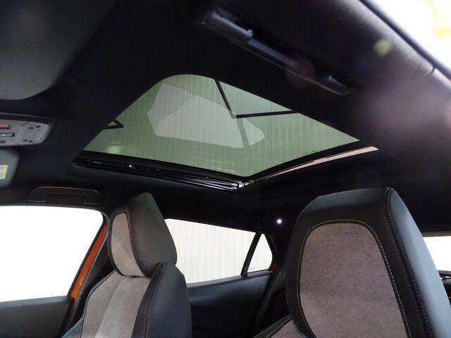 Peugeot e-2008 EV GT 50 kWh AUTOMAAT| PANORAMADAK| CAMERA| NAVIGATIE| MULTIMEDIA| AIRCO/ECC| CRUISECONTROL| PARKEERSENSOREN| DIMMENDE BINNENSPIEGEL