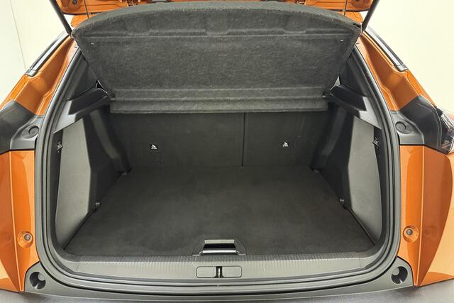 Peugeot e-2008 EV Allure Pack 50 kWh 100% Elektrisch | Camera | Navigatie | Lichtmetalen velgen | Stoelverwarming | Cruise Control | Airco | 3-D Instrumentenpaneel | Dealer onderhouden