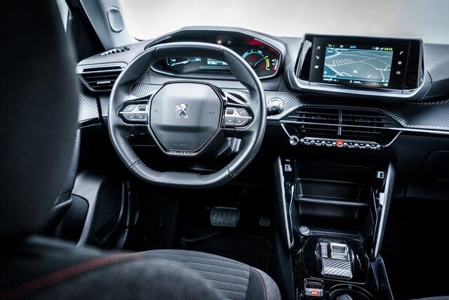 Peugeot e-2008 EV Active Pack 50 kWh | SOH 92% | LED | 16 inch LMV | Climate Control | Carplay