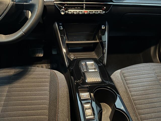 Peugeot e-2008 EV Active Pack 50 kWh SOH 92,8% APPLE/ANDROID CAMERA NAVI CLIMA PDC LMV LED