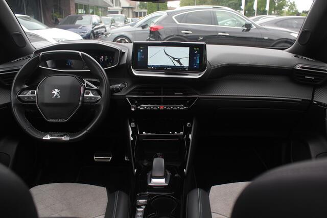 Peugeot e-2008 EV GT 50 kWh / Panoramadak / Camera / Virtual Cockpit / Half leder / 18'' / Navigatie / Keyless / Cruise Control / Dodehoek detectie