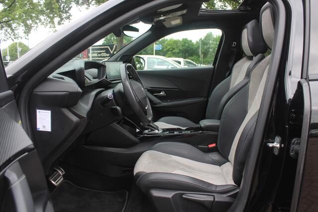 Peugeot e-2008 EV GT 50 kWh / Panoramadak / Camera / Virtual Cockpit / Half leder / 18'' / Navigatie / Keyless / Cruise Control / Dodehoek detectie
