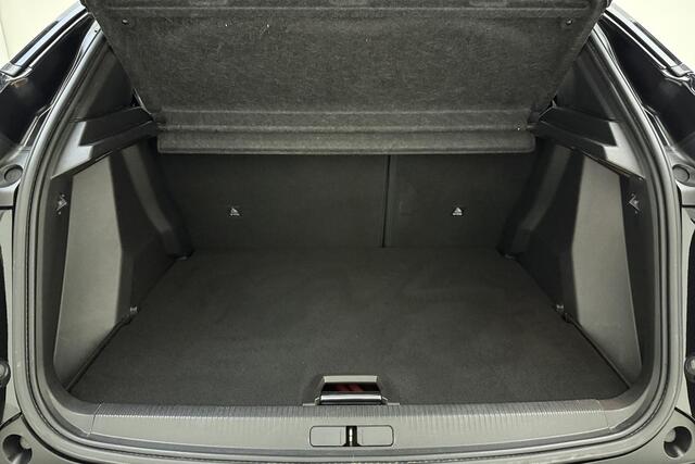 Peugeot e-2008 EV GT Pack 50 kWh 100% Elektrisch | Panorama dak | Alcantara bekleding | Camera | 3D-Instrumentenpaneel | Adaptive Cruise Control | Stoelverwarming | 1e eigenaar