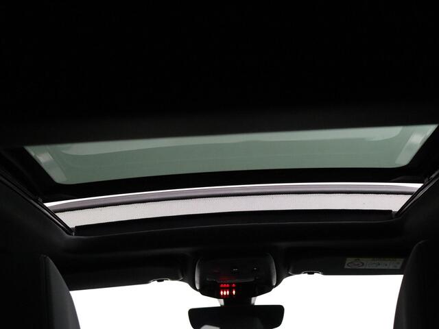 Peugeot e-2008 EV GT 50 kWh SoH 94,1% | Camera | ACC | Panoramadak | Lederen Bekleding!