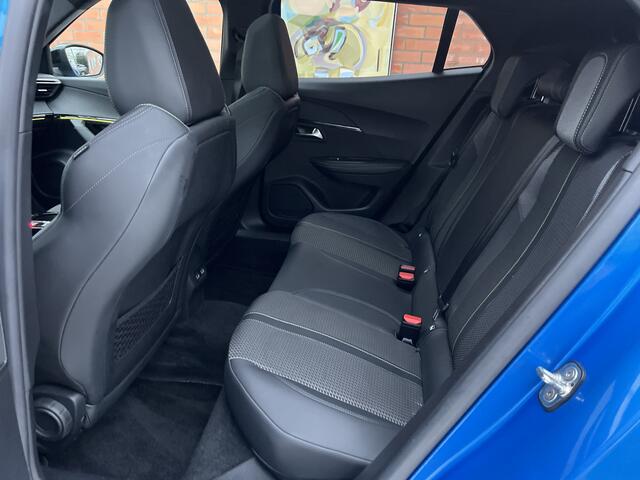 Peugeot e-2008 EV GT 50 kWh | Schuifdak | Carplay/Android Auto | Camera achter |