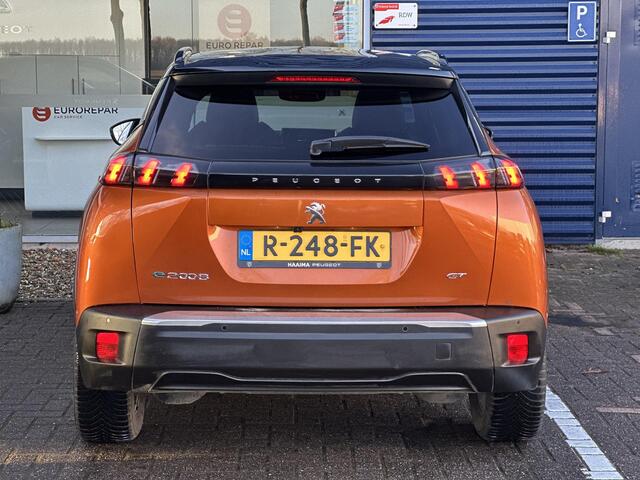Peugeot e-2008 EV GT 50 kWh | Adaptive Cruise Control | Stoelverwarming | Panoramadak | Climate Control | Parkeercamera/-sensoren | Apple Carplay/Android Auto | Sfeerverlichting | Full LED | Keyless Entry/Start | Navigatie |
