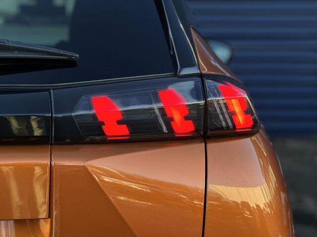 Peugeot e-2008 EV GT 50 kWh | Adaptive Cruise Control | Stoelverwarming | Panoramadak | Climate Control | Parkeercamera/-sensoren | Apple Carplay/Android Auto | Sfeerverlichting | Full LED | Keyless Entry/Start | Navigatie |