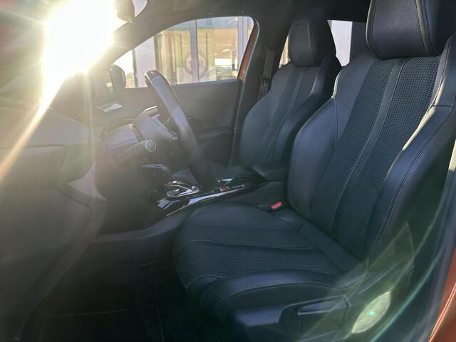 Peugeot e-2008 EV GT 50 kWh | Adaptive Cruise Control | Stoelverwarming | Panoramadak | Climate Control | Parkeercamera/-sensoren | Apple Carplay/Android Auto | Sfeerverlichting | Full LED | Keyless Entry/Start | Navigatie |
