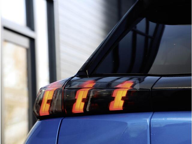 Peugeot e-2008 EV GT Pack 50 kWh 3-fase 136 PK | Slechts 28.677 km!