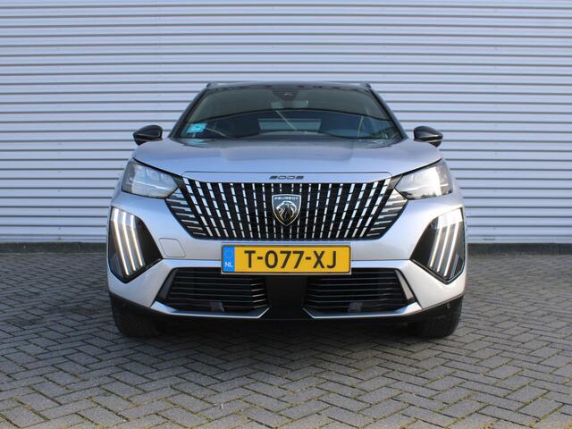 Peugeot e-2008 EV GT 54 kWh | Trekhaak | Stoelverwarming + massage | Camera | Cruise adapt. | Navi | 17" LM | Warmtepomp | LED | Zeer nette auto |