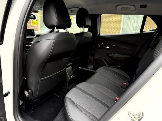 Peugeot e-2008 EV Allure Pack 50 kWh SOH 91,3%, Camera, Carplay, Stoelverwarming