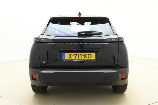 Peugeot e-2008 EV Active 54 kWh | 406KM WLTP | Navigatie | Parkeer Camera Achter | Warmtepomp | Cruise Control | Start & Stopknop | Apple Carplay & Android Auto Draadloos |
