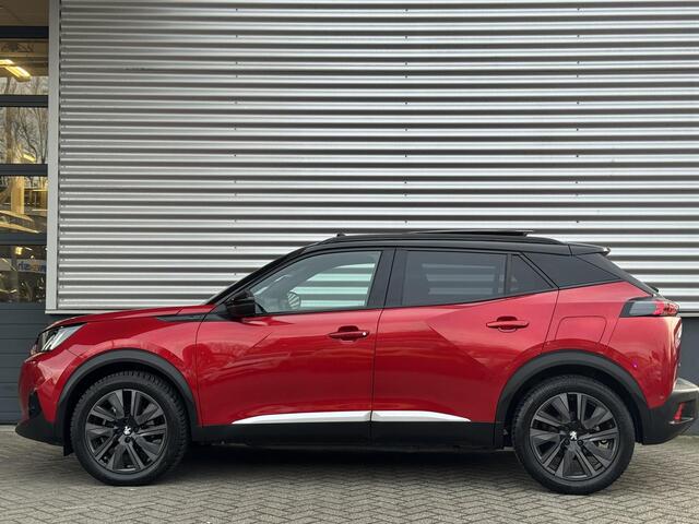Peugeot e-2008 GT Pack 50kWh EV 136pk AUTOMAAT | SCHUIF/KANTELDAK | ALCANTARA | STOELVERW. | NAVI | KEYLESS | CAMERA | 18" 'EVISSA' | ADAPTIVE CRUISE