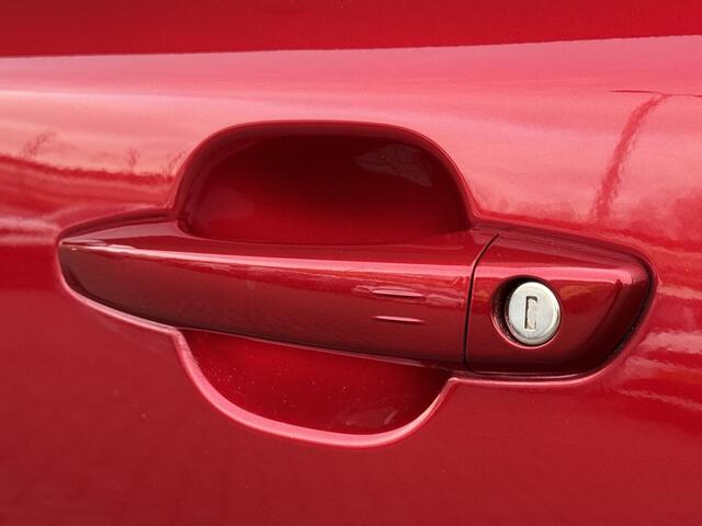 Peugeot e-2008 GT Pack 50kWh EV 136pk AUTOMAAT | SCHUIF/KANTELDAK | ALCANTARA | STOELVERW. | NAVI | KEYLESS | CAMERA | 18" 'EVISSA' | ADAPTIVE CRUISE