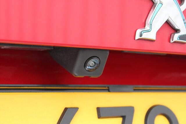 Peugeot e-2008 EV Allure Première 50 kWh | Incl. 12 maanden garantie | Cruise control | Climate control | Apple carplay/Android auto | DAB radio | Navigatie |