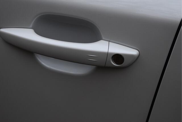 Peugeot e-2008 EV GT-Line 50 kWh | Pano | Camera | Keyless | DAB | Stoelverwarming | Carplay | Full LED