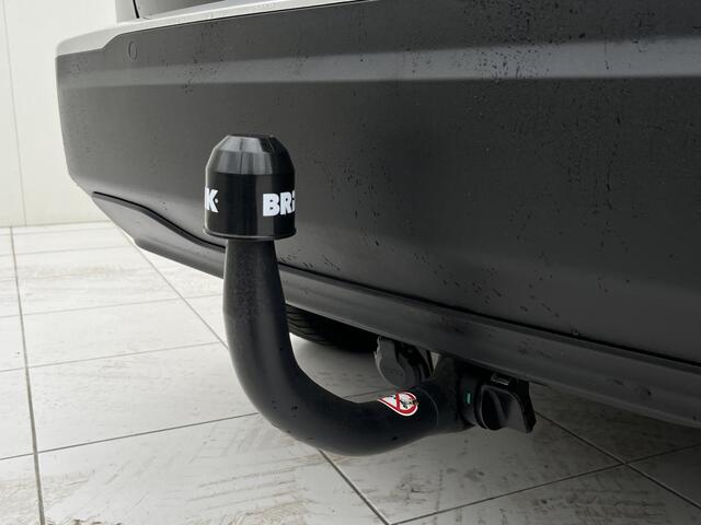 Peugeot e-2008 EV GT Pack 50 kWh | Schuifdak | Stoelverwarming | Keyless | Trekhaak afneembaar |