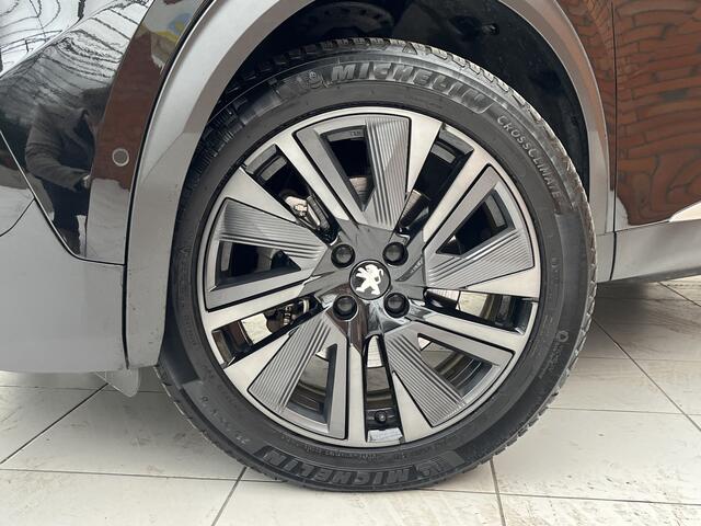 Peugeot e-2008 EV GT Pack 50 kWh | Schuifdak | Stoelverwarming | Keyless | Trekhaak afneembaar |
