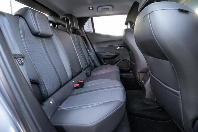 Peugeot e-2008 EV Allure Pack 50 kWh | SOH 93% | 3 fase lader |