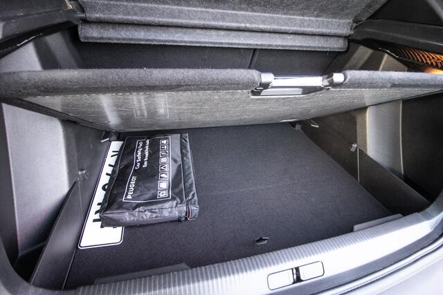 Peugeot e-2008 EV Allure Pack 50 kWh | SOH 93% | 3 fase lader |