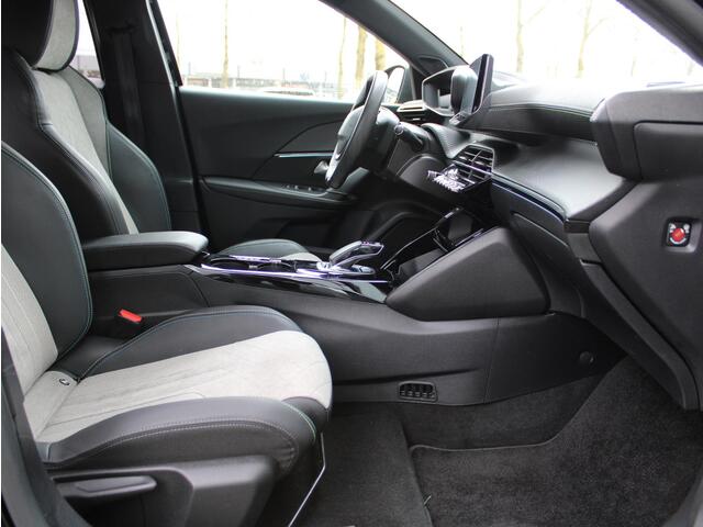 Peugeot e-2008 EV GT Pack 50 kWh | Navi / Camera / Climate