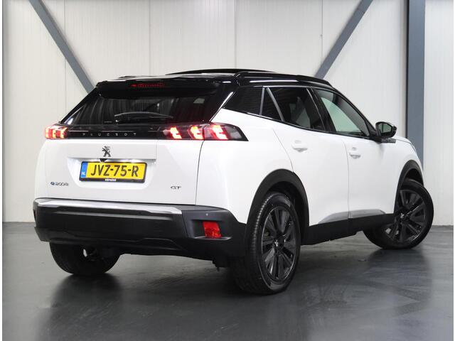 Peugeot e-2008 EV GT 50 kWh 136PK | 3 FASE | AppleCarplay/Android Auto | Schuifkanteldak | Stof/LEER | 18"LMV | Camera | AUTOMAAT | Keyless | Cruise Control | Climate Control | Camera | FULL LED | Sfeerverlichting | Isofix | Privacy Glass |