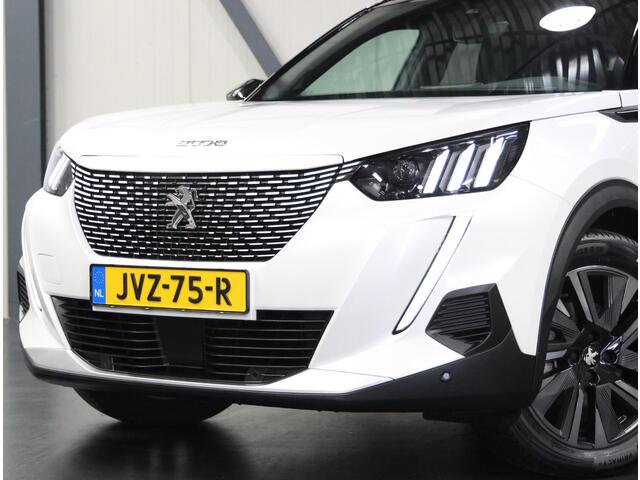 Peugeot e-2008 EV GT 50 kWh 136PK | 3 FASE | AppleCarplay/Android Auto | Schuifkanteldak | Stof/LEER | 18"LMV | Camera | AUTOMAAT | Keyless | Cruise Control | Climate Control | Camera | FULL LED | Sfeerverlichting | Isofix | Privacy Glass |