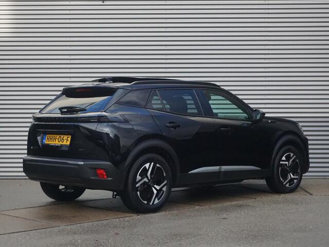 Peugeot e-2008 EV GT 54 kWh | Panorama schuifdak dak | Warmtepomp | Gripcontrol | All seasonbanden |