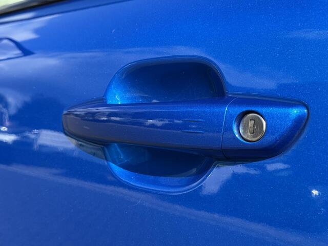 Peugeot e-2008 GT Pack 50 kWh 136PK Automaat Inclusief batterijtest, Navigatie, Achteruitrijcamera, Keyless, Panoramadak, Alcantara, Stoelverwarming