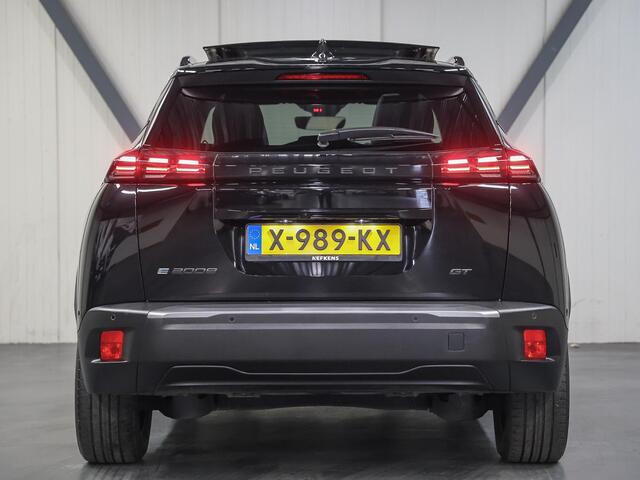 Peugeot e-2008 EV GT 54 kWh 156PK | 1ste eigenaar | 3 FASE | AppleCarplay/Android Auto | Schuifkanteldak | Alcantara/LEER | 18"LMV | AUTOMAAT | Keyless | Adaptive Cruise Control | Climate Control | 360'Camera | FULL LED | Sfeerverlichting | Isofix | Privacy Glass |