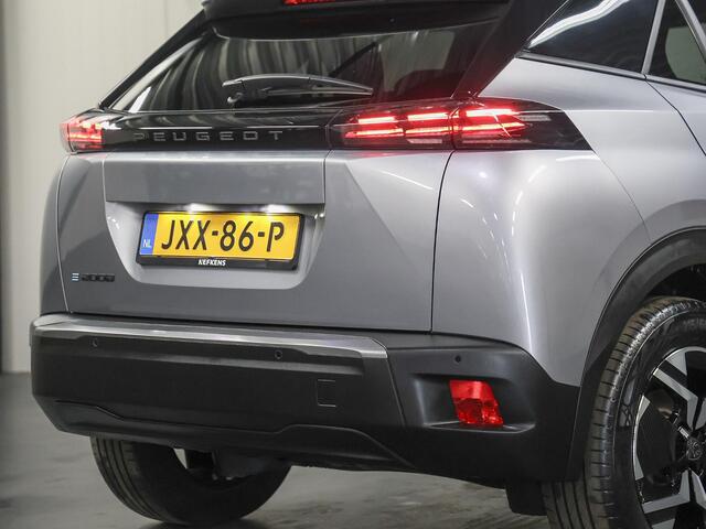 Peugeot e-2008 EV Allure 50 kWh 136PK | Accurapport %| 1ste eigenaar | AppleCarplay/Android Auto | Armsteun | 17"LMV | AUTOMAAT | Keyless | Cruise Control | Climate Control | FULL LED | Isofix | Parkeersensoren | Privacy Glass |