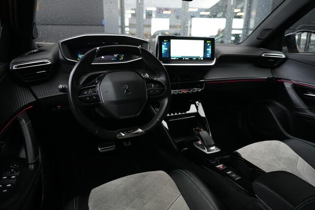 Peugeot e-2008 EV GT Pack 50 kWh 136 pk Navigatie/Stoelverwarming/AdaptieveCruiseControl